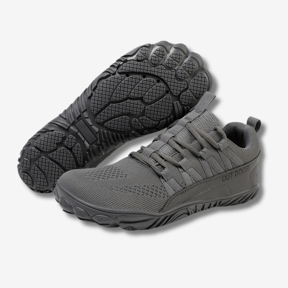 "Chaussures de marche confortables larges pour hommes avec semelle antidérapante et tige respirante, design épuré."