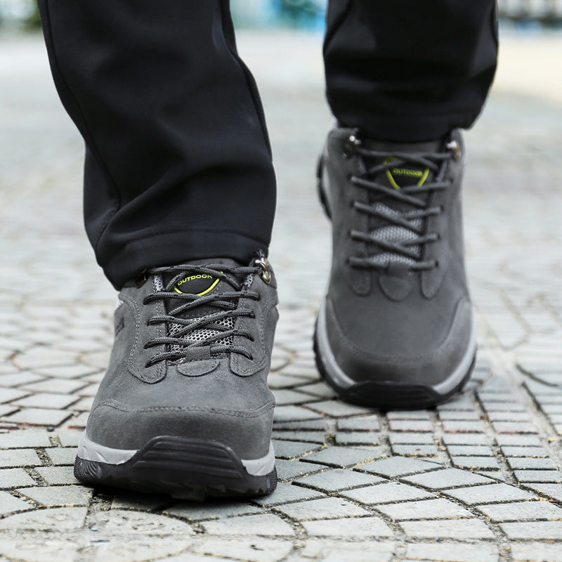 "Chaussures de marche orthopédiques homme, design ergonomique, brun, semelle antidérapante, confort et soutien quotidiens."