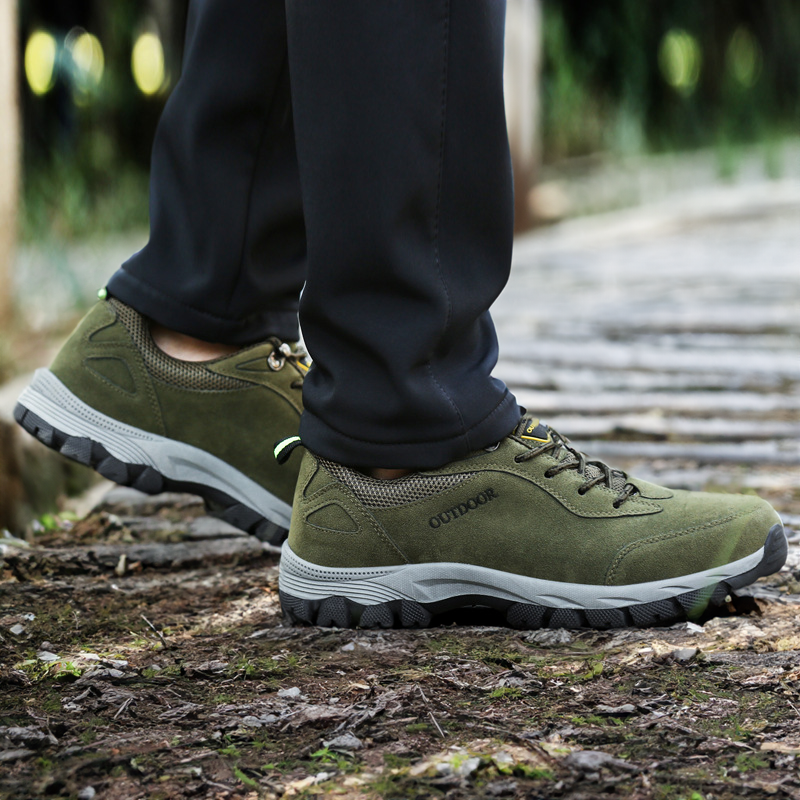 "Chaussures de marche orthopédiques homme, design ergonomique, brun, semelle antidérapante, confort et soutien quotidiens."