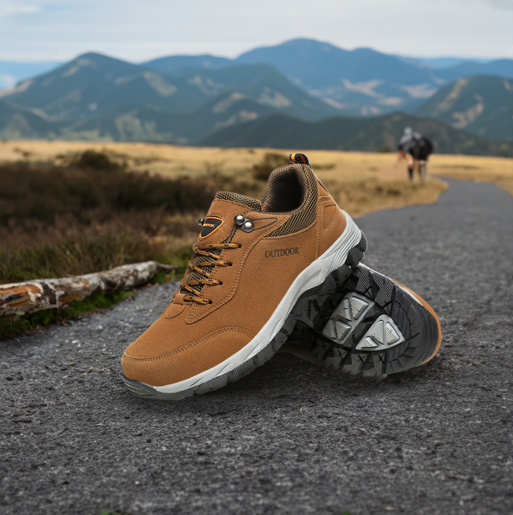 "Chaussures de marche orthopédiques homme, design ergonomique, brun, semelle antidérapante, confort et soutien quotidiens."