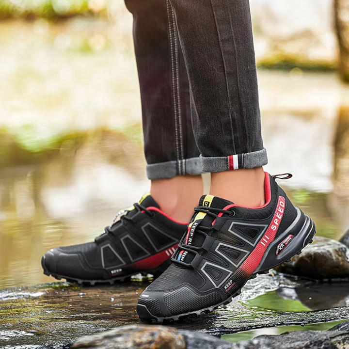 "Chaussures de randonnée hommes, semelle amortissante, confort orthopédique, couleur noire, terrain montagneux"