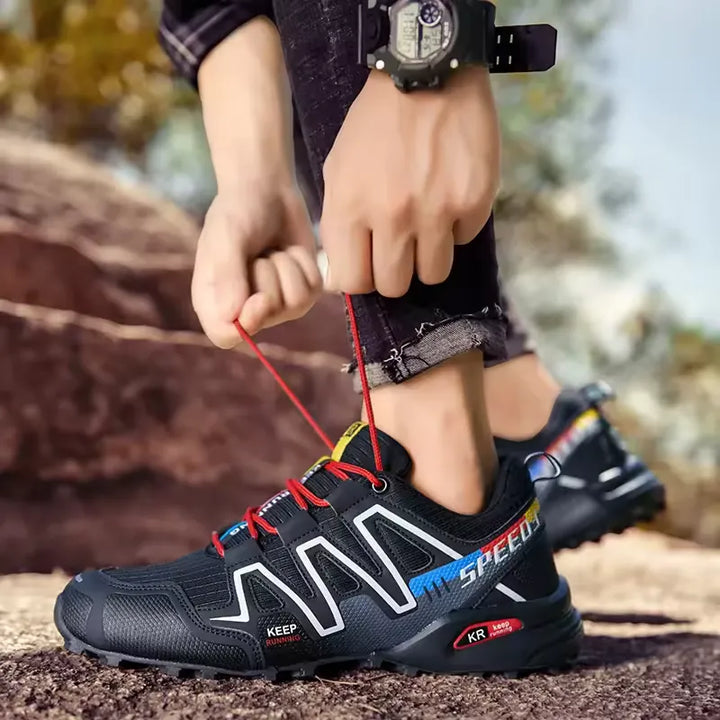 "Chaussures de randonnée hommes, semelle amortissante, confort orthopédique, couleur noire, terrain montagneux"