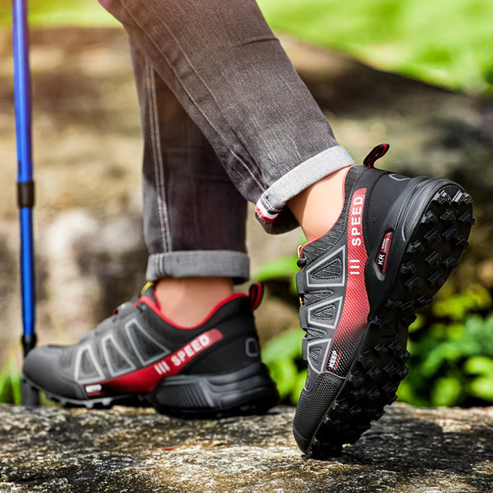 "Chaussures de randonnée hommes, semelle amortissante, confort orthopédique, couleur noire, terrain montagneux"