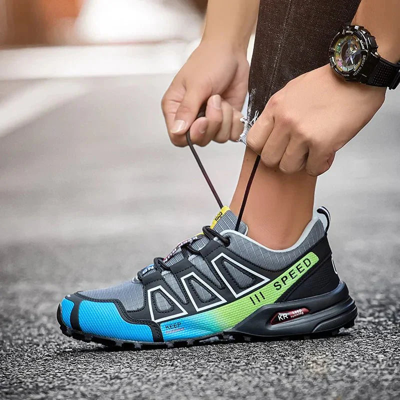 Chaussures de randonnée imperméables bleues, semelle antidérapante, offrant confort et stabilité sur terrains variés.