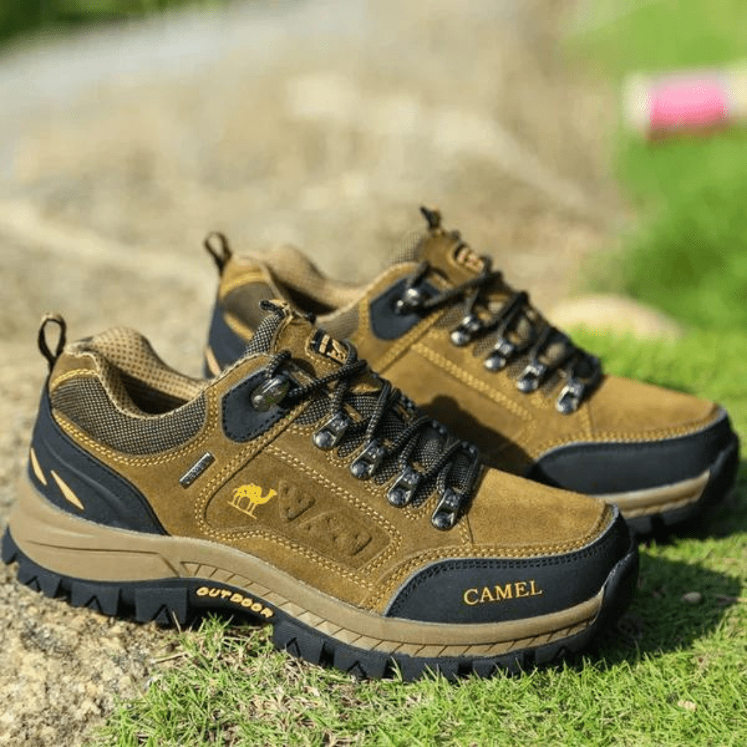 "Chaussures de randonnée imperméables pour homme, semelle antidérapante, couleur gris, idéale pour aventures extérieures."