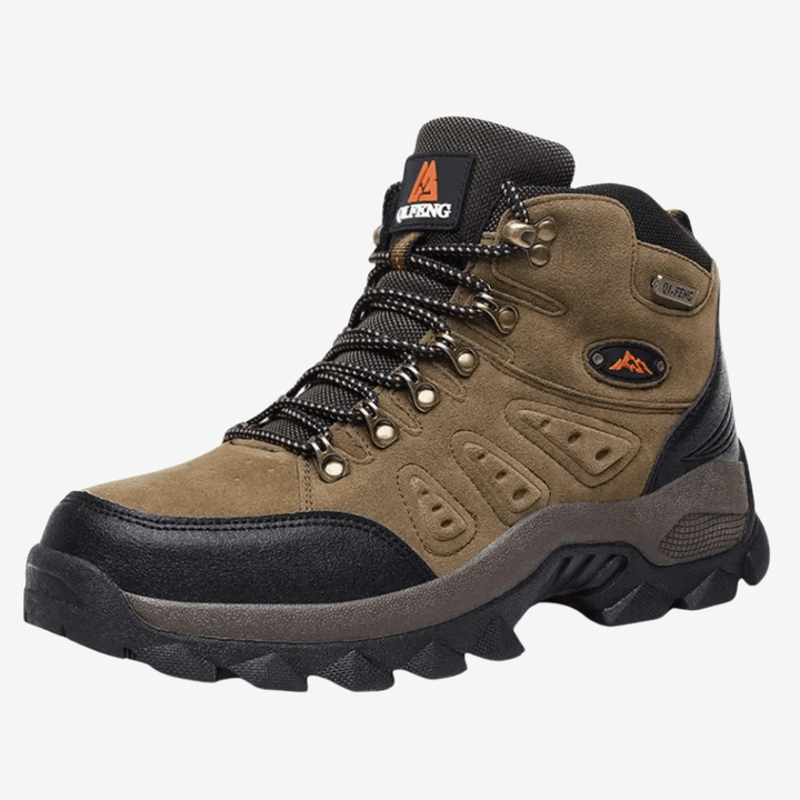 Chaussures de randonnée imperméables, robustes, profil aérodynamique, semelle antidérapante pour terrains difficiles.