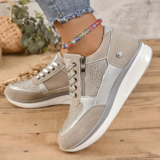 "Chaussures de sport femmes noires, confort ergonomique, style moderne, matériaux respirants pour activité quotidienne et spo