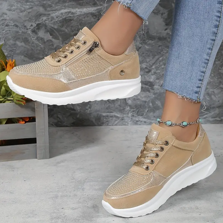 "Chaussures de sport femmes noires, confort ergonomique, style moderne, matériaux respirants pour activité quotidienne et spo
