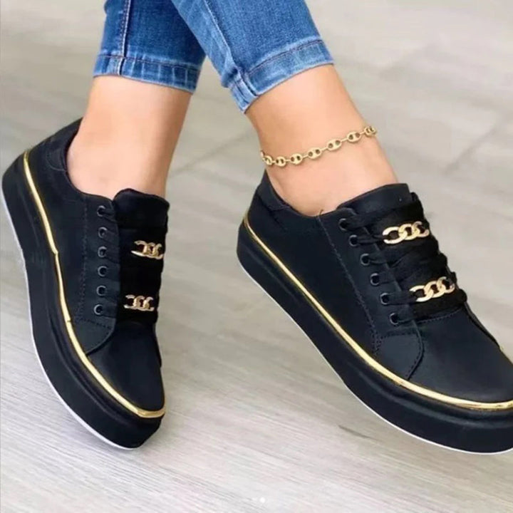 "Chaussures de sport pour femmes Nina blanches, design moderne, élégance et confort, idéales pour style urbain et actif."