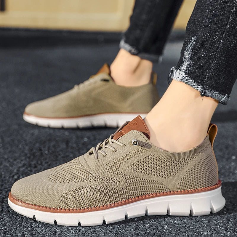 Chaussures décontractées homme élégantes, cuir noir et beige, idéales pour l'été, confortables, style moderne.