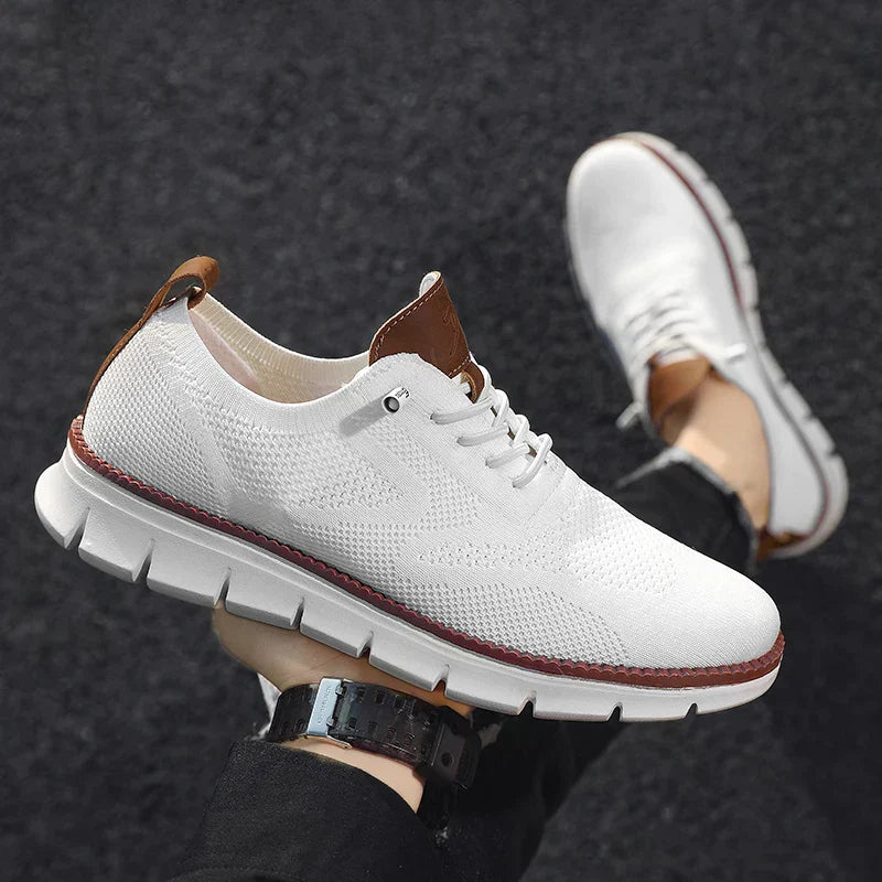 Chaussures décontractées homme élégantes, cuir noir et beige, idéales pour l'été, confortables, style moderne.