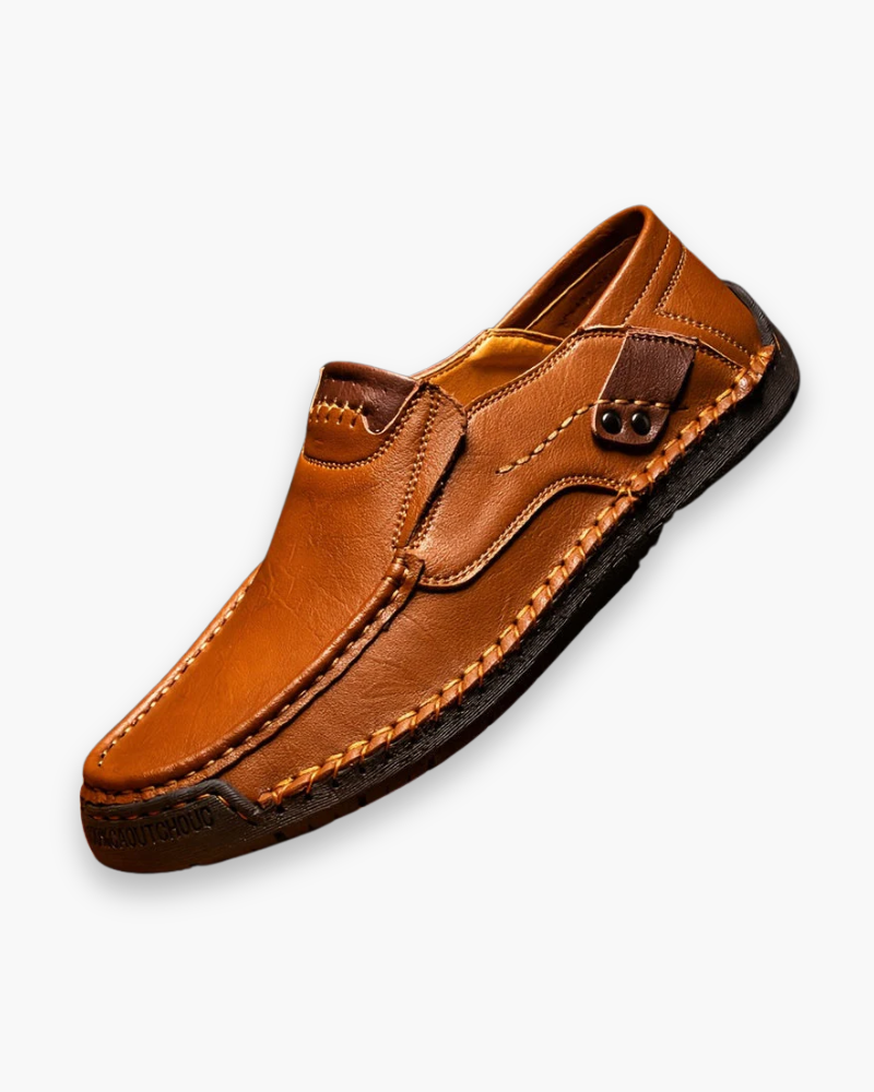 "Chaussures décontractées homme élégantes, vue latérale, ligne soignée, finition impeccable, confort et style chic"