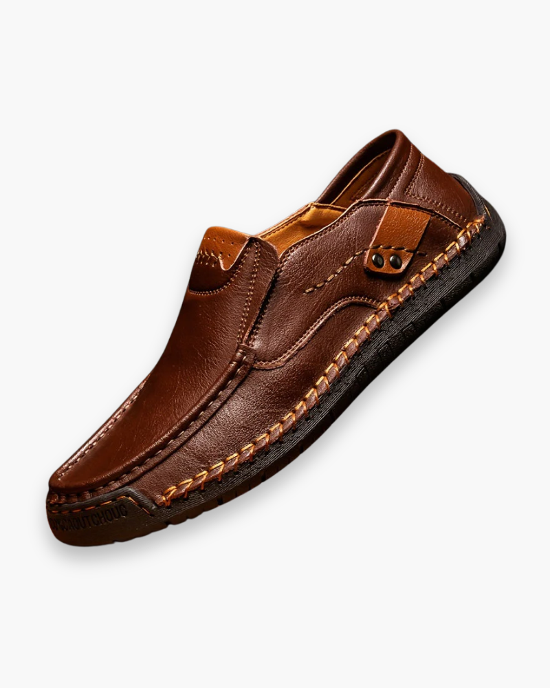 "Chaussures décontractées homme élégantes, vue latérale, ligne soignée, finition impeccable, confort et style chic"