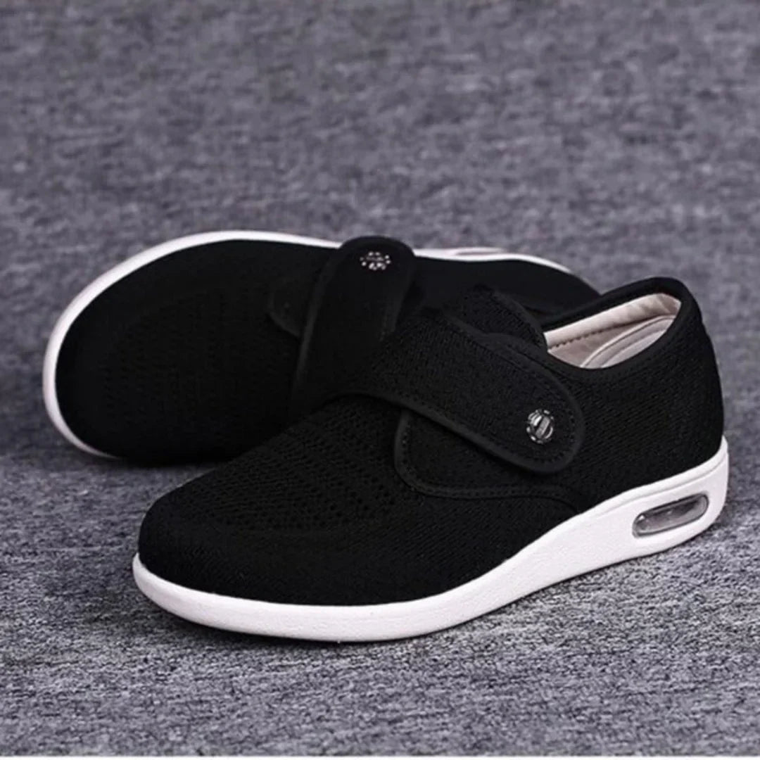 "Chaussures élégantes pour diabétiques, design spacieux et semelle douce, parfaites pour pieds sensibles en noir et marron cl
