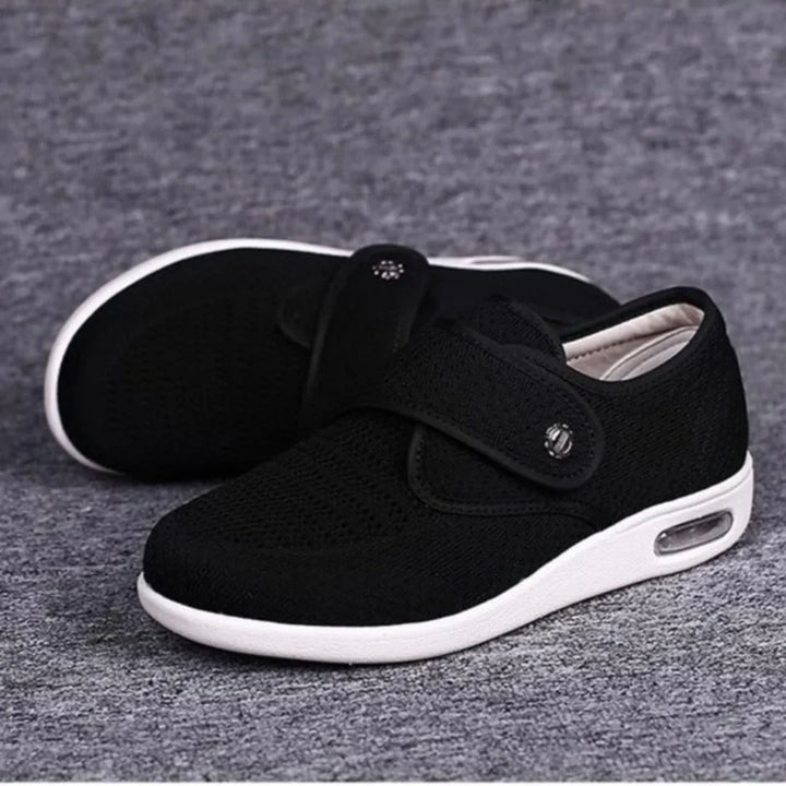 "Chaussures élégantes pour diabétiques, design spacieux et semelle douce, parfaites pour pieds sensibles en noir et marron cl