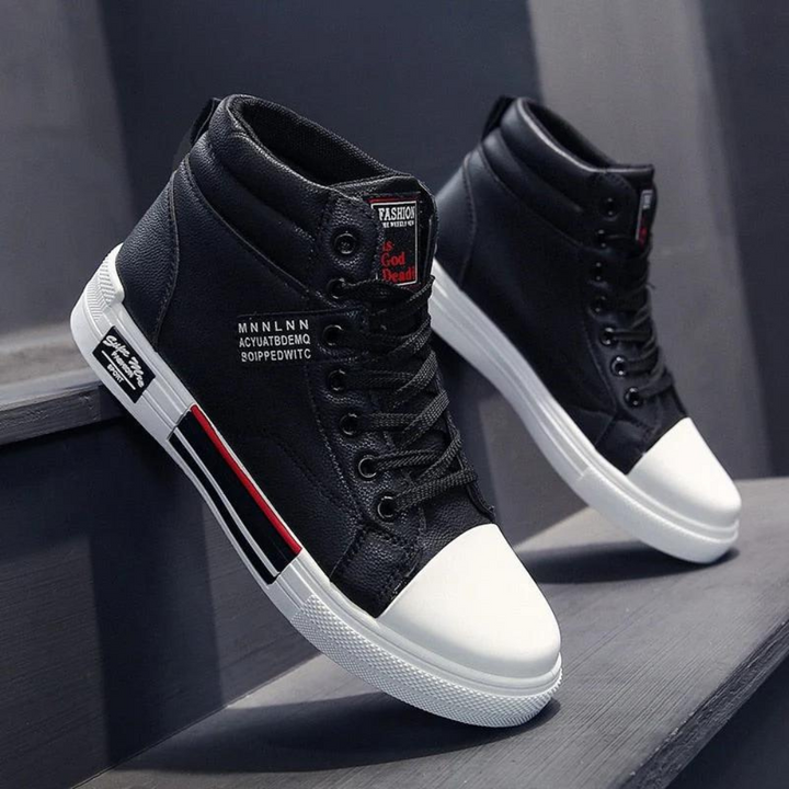 "Chaussures homme cuir noir élégantes avec détails raffinés, semelle confortable et design moderne, idéales pour toutes occas