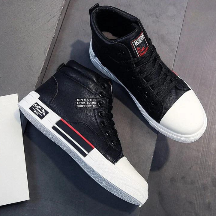 "Chaussures homme cuir noir élégantes avec détails raffinés, semelle confortable et design moderne, idéales pour toutes occas