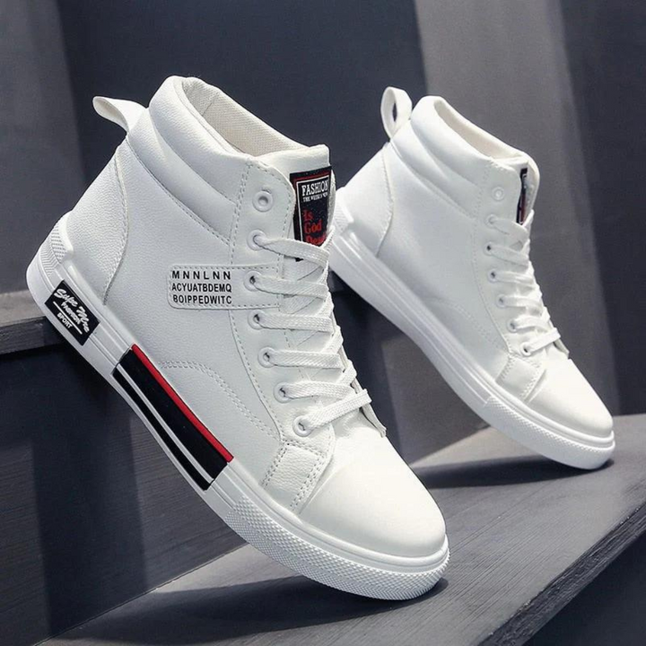 "Chaussures homme cuir noir élégantes avec détails raffinés, semelle confortable et design moderne, idéales pour toutes occas