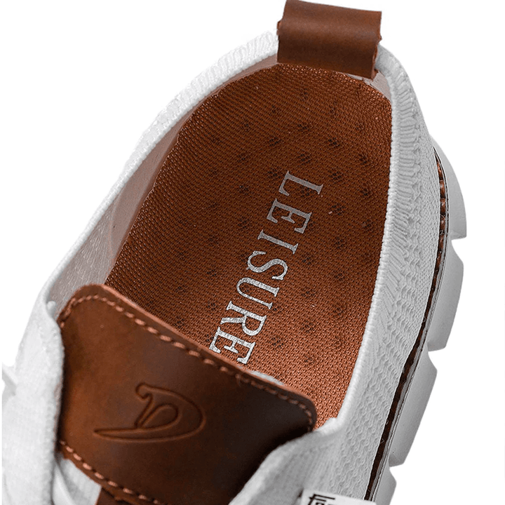 "Chaussures homme en cuir végétal, design élégant, couleur caramel, semelle confort, style moderne et pratique."