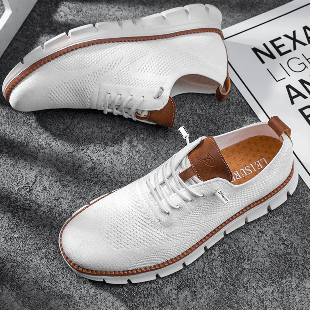 "Chaussures homme en cuir végétal, design élégant, couleur caramel, semelle confort, style moderne et pratique."