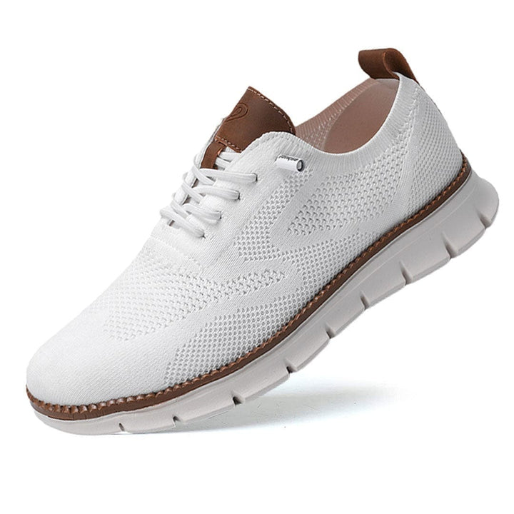 "Chaussures homme en cuir végétal, design élégant, couleur caramel, semelle confort, style moderne et pratique."