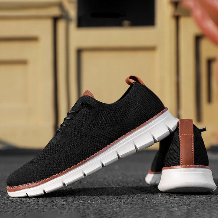 "Chaussures homme en cuir végétal, design élégant, couleur caramel, semelle confort, style moderne et pratique."