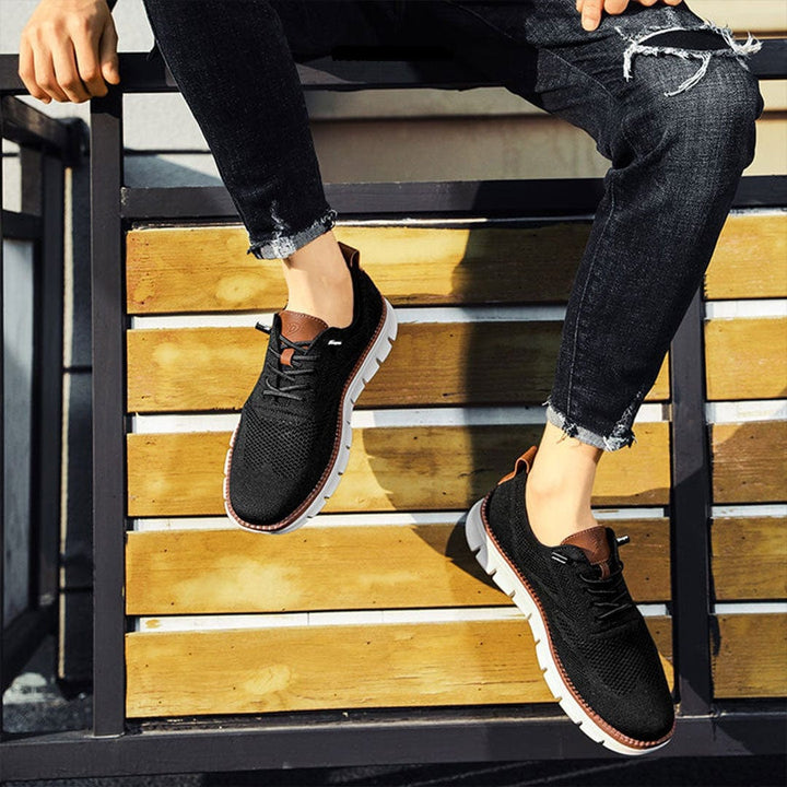 "Chaussures homme en cuir végétal, design élégant, couleur caramel, semelle confort, style moderne et pratique."