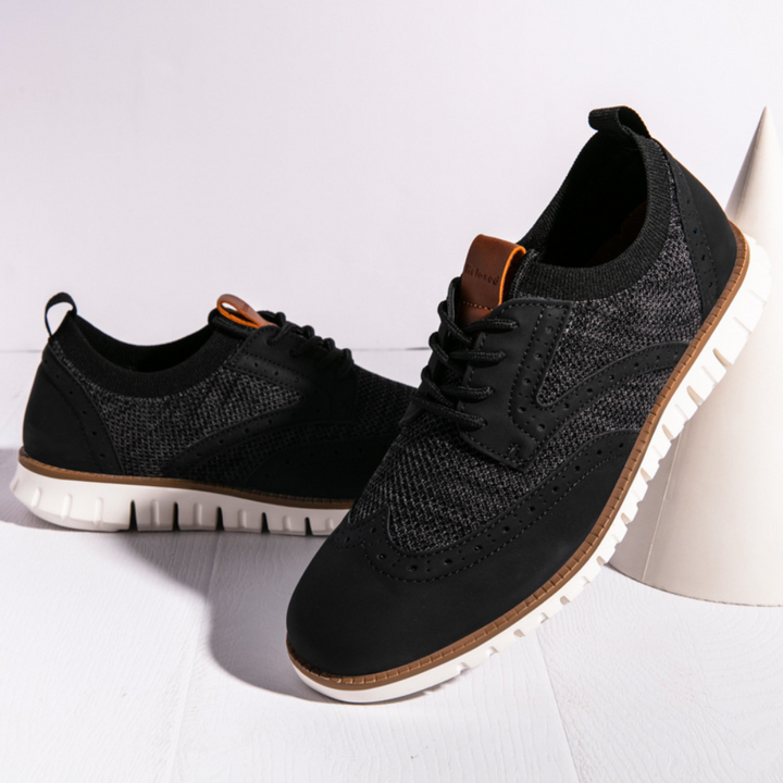 "Chaussures hommes élégantes en cuir PU bleu foncé, respirantes et confortables, style classique et contemporain."