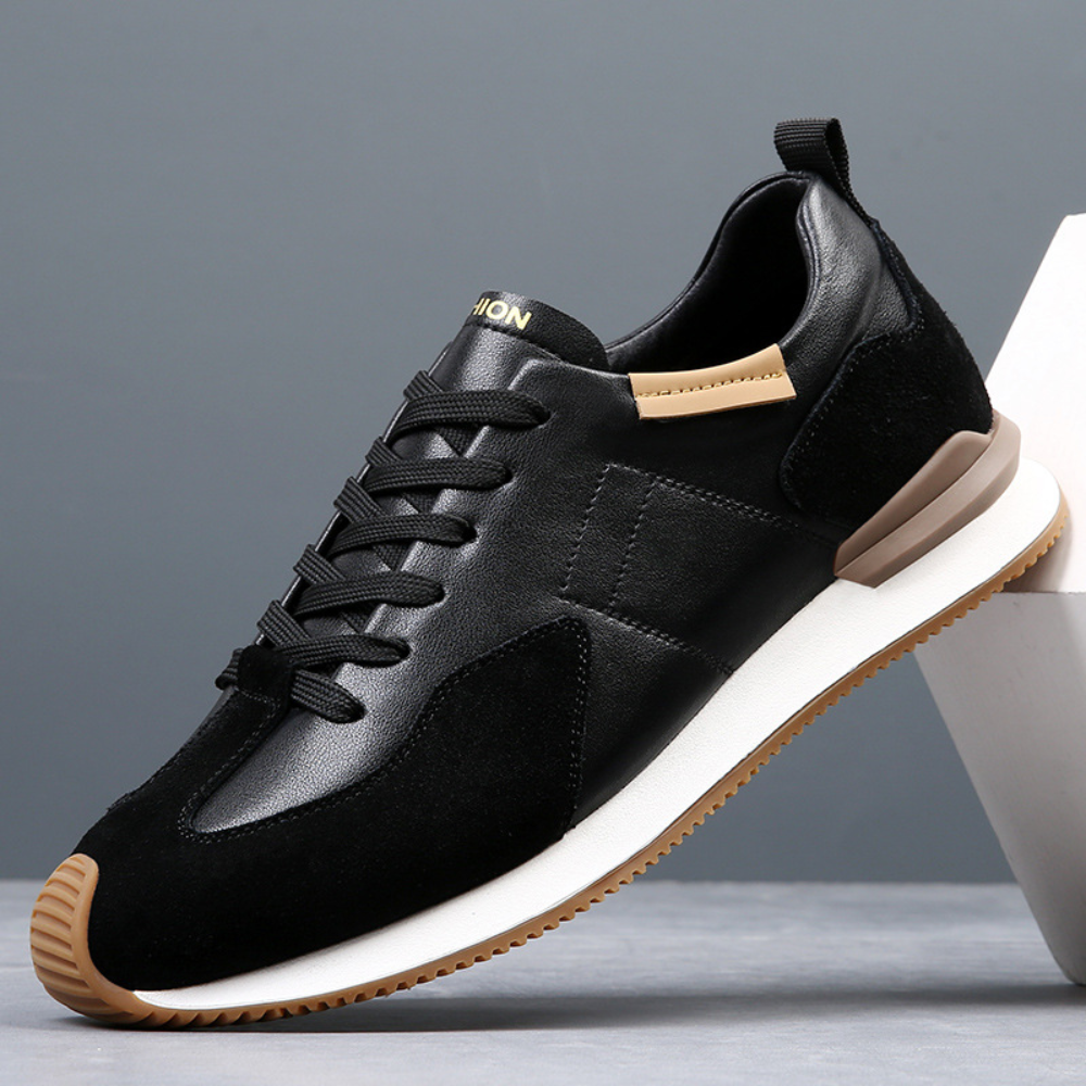 "Chaussures noires élégantes pour hommes, design scandinave, respirantes, confortables, idéales pour toutes occasions."