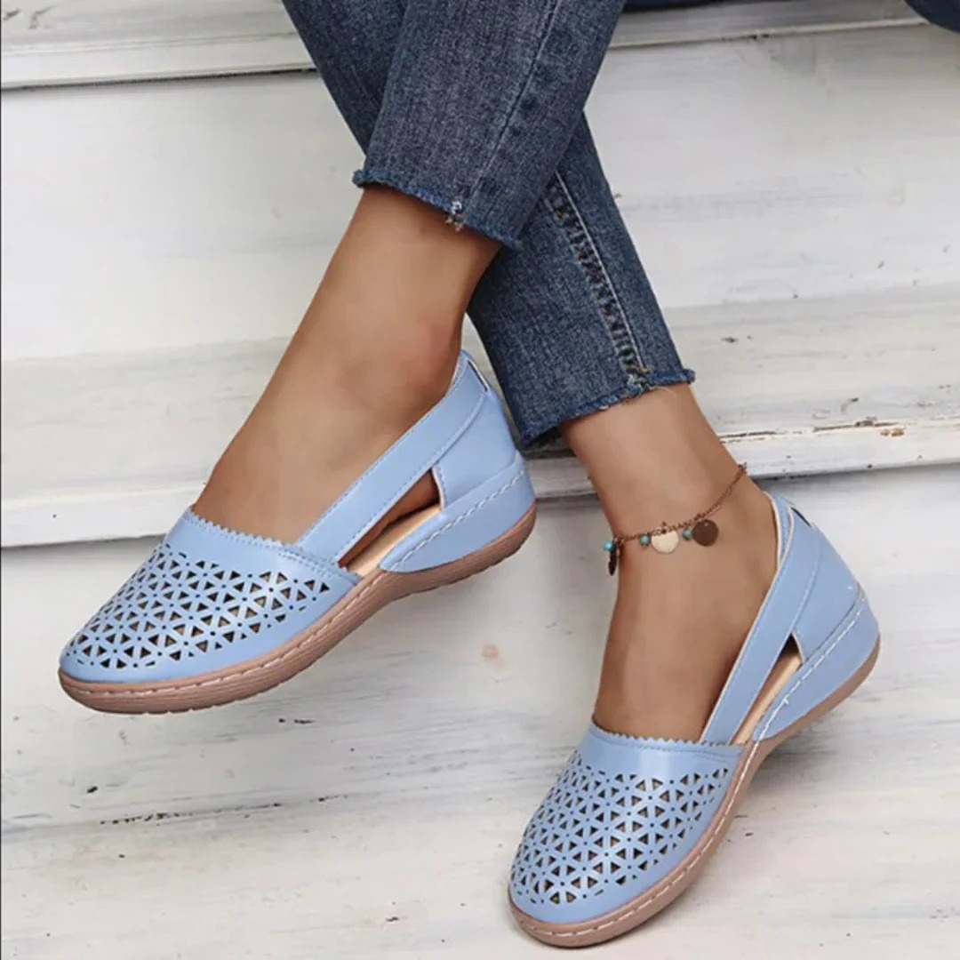 Chaussures orthopédiques confortables pour femmes, design élégant, matériaux respirants, soutien supérieur, couleur neutre.