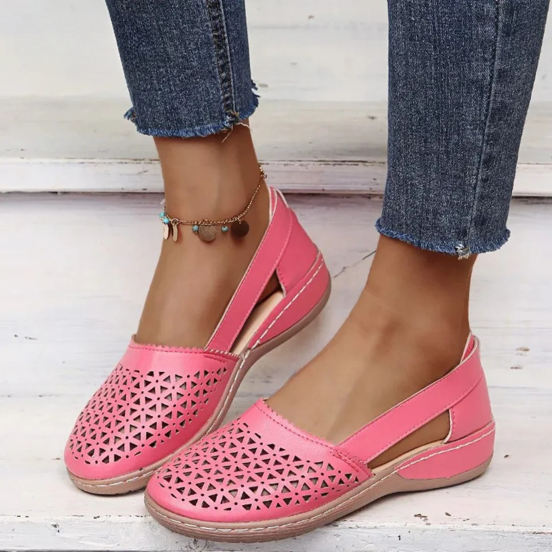 Chaussures orthopédiques confortables pour femmes, design élégant, matériaux respirants, soutien supérieur, couleur neutre.