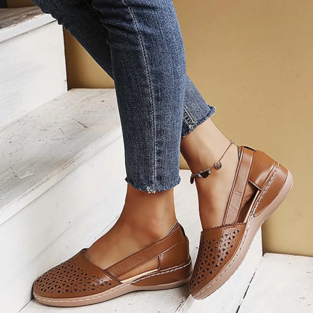 Chaussures orthopédiques confortables pour femmes, design élégant, matériaux respirants, soutien supérieur, couleur neutre.