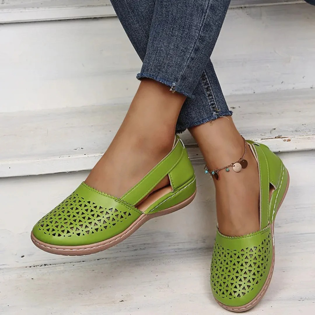 Chaussures orthopédiques confortables pour femmes, design élégant, matériaux respirants, soutien supérieur, couleur neutre.