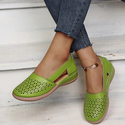Chaussures orthopédiques confortables pour femmes, design élégant, matériaux respirants, soutien supérieur, couleur neutre.