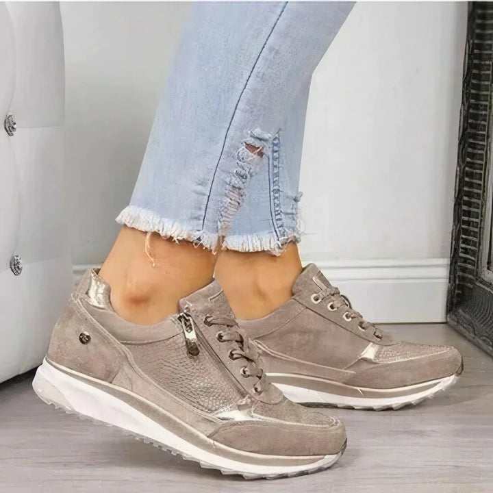 "Chaussures orthopédiques femme élégantes, semelle antidérapante, design chic, confort et soutien pour pieds actifs."