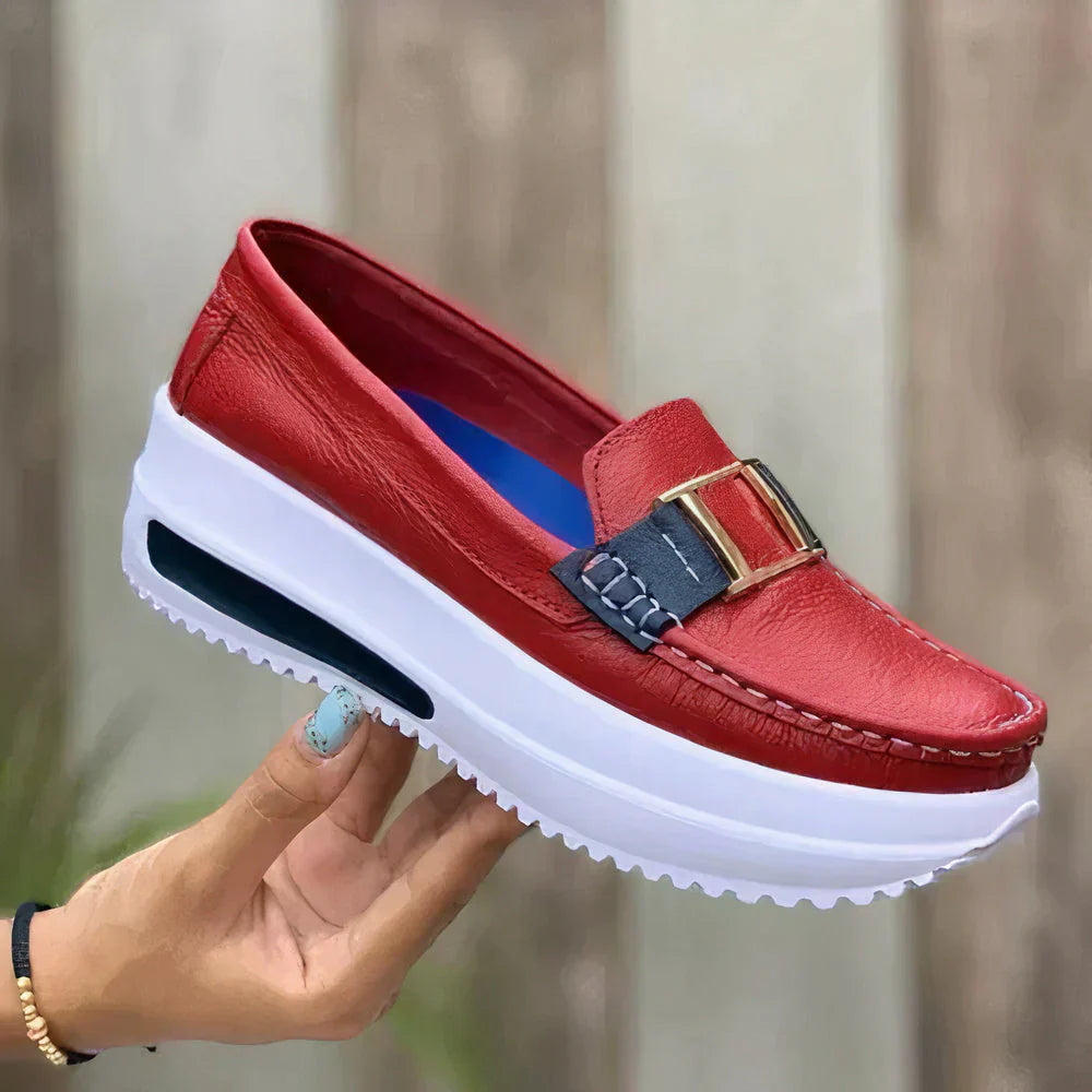 "Chaussures orthopédiques femmes, slip-on élégant, design moderne, confort ergonomique pour usage quotidien."