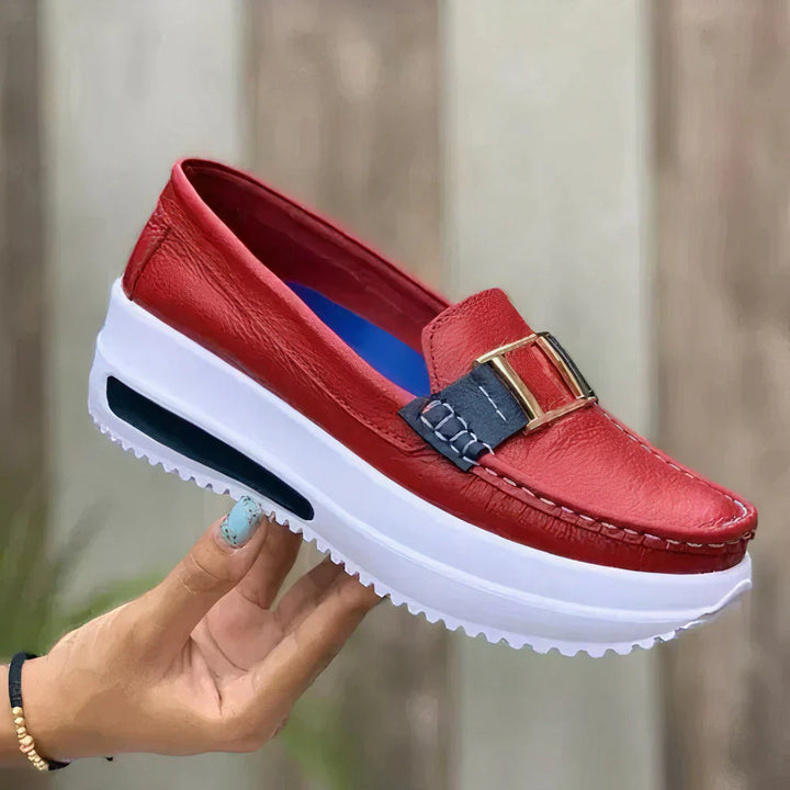 "Chaussures orthopédiques femmes, slip-on élégant, design moderne, confort ergonomique pour usage quotidien."