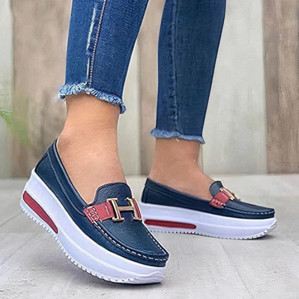 "Chaussures orthopédiques femmes, slip-on élégant, design moderne, confort ergonomique pour usage quotidien."