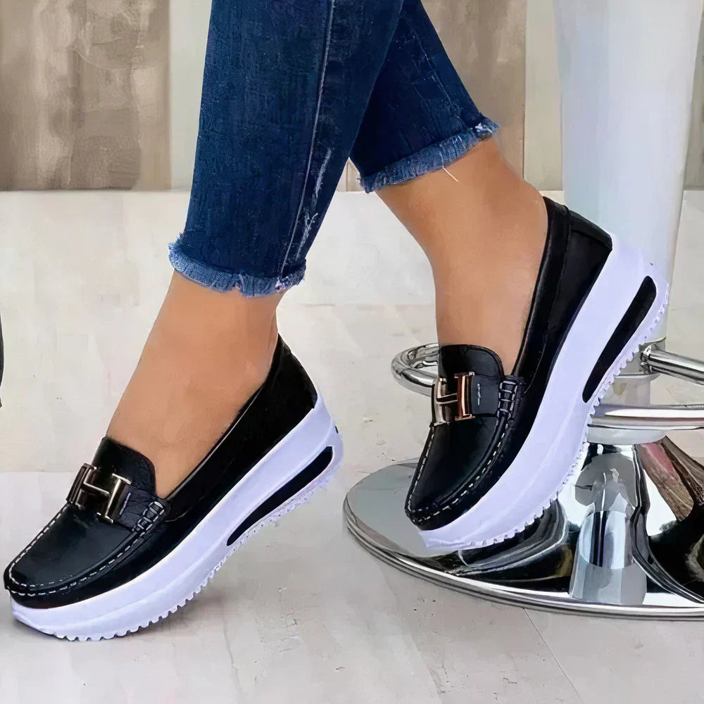 "Chaussures orthopédiques femmes, slip-on élégant, design moderne, confort ergonomique pour usage quotidien."