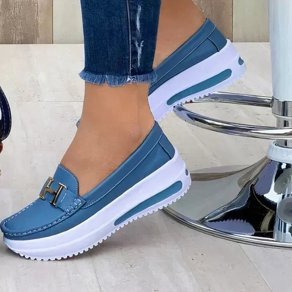 "Chaussures orthopédiques femmes, slip-on élégant, design moderne, confort ergonomique pour usage quotidien."