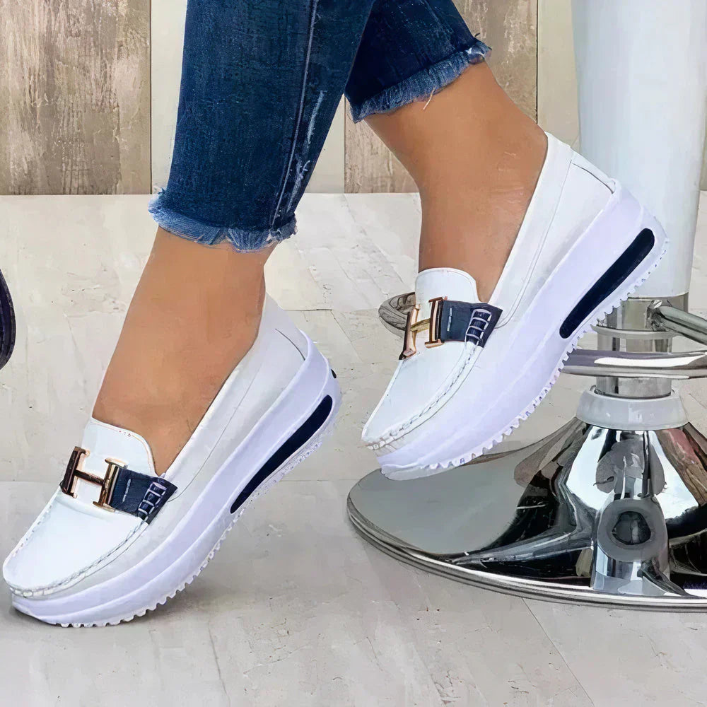 "Chaussures orthopédiques femmes, slip-on élégant, design moderne, confort ergonomique pour usage quotidien."