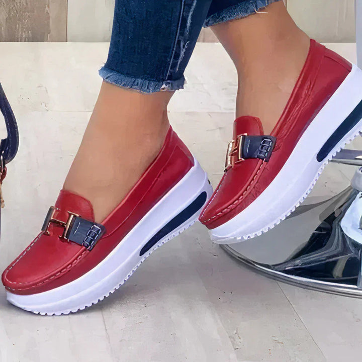 "Chaussures orthopédiques femmes, slip-on élégant, design moderne, confort ergonomique pour usage quotidien."