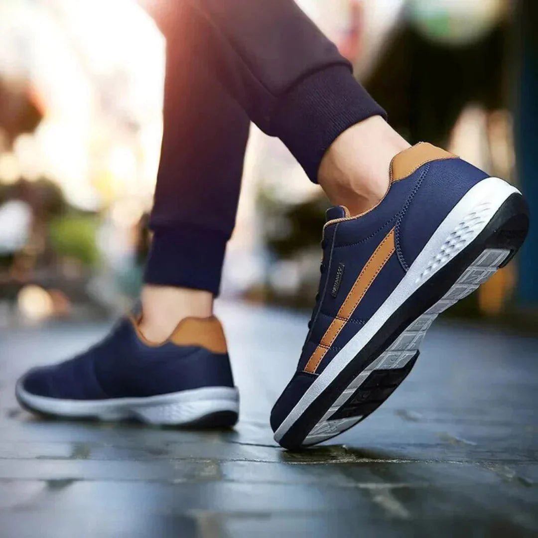 "Chaussures orthopédiques homme blanches, style moderne et soutien ergonomique pour confort optimal et élégance."