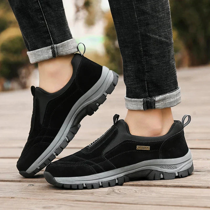 "Chaussures orthopédiques homme kaki élégantes avec soutien plantaire pour confort et style quotidiens."