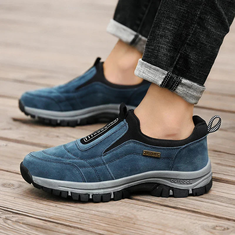 "Chaussures orthopédiques homme kaki élégantes avec soutien plantaire pour confort et style quotidiens."