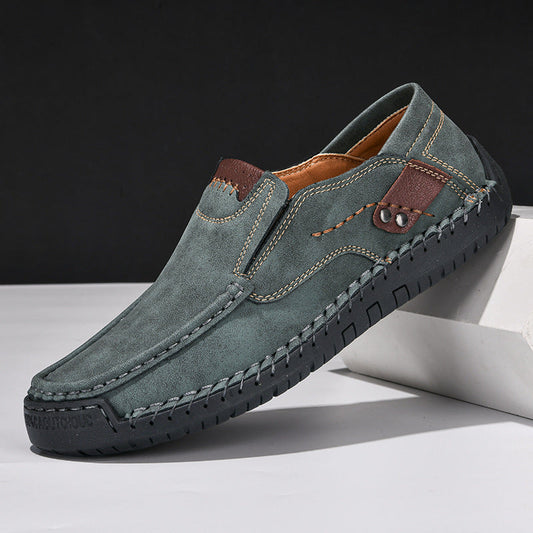 "Chaussures orthopédiques hommes confortables et faciles à enfiler, élégantes et pratiques pour un usage quotidien."