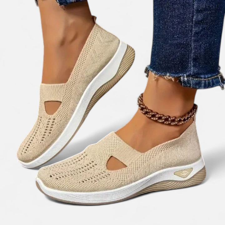 "Chaussures orthopédiques légères femmes, design moderne sans lacets, confort et soutien ergonomique."
