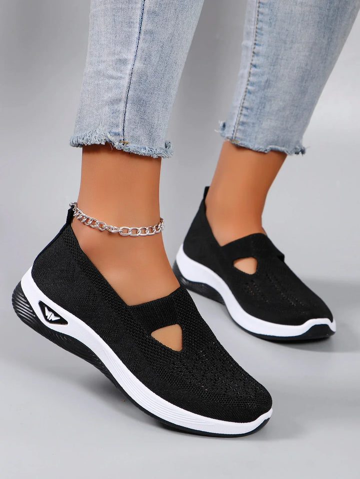 "Chaussures orthopédiques pour femmes, confortables, semelle amortissante, soutien optimal, design moderne multicolore."