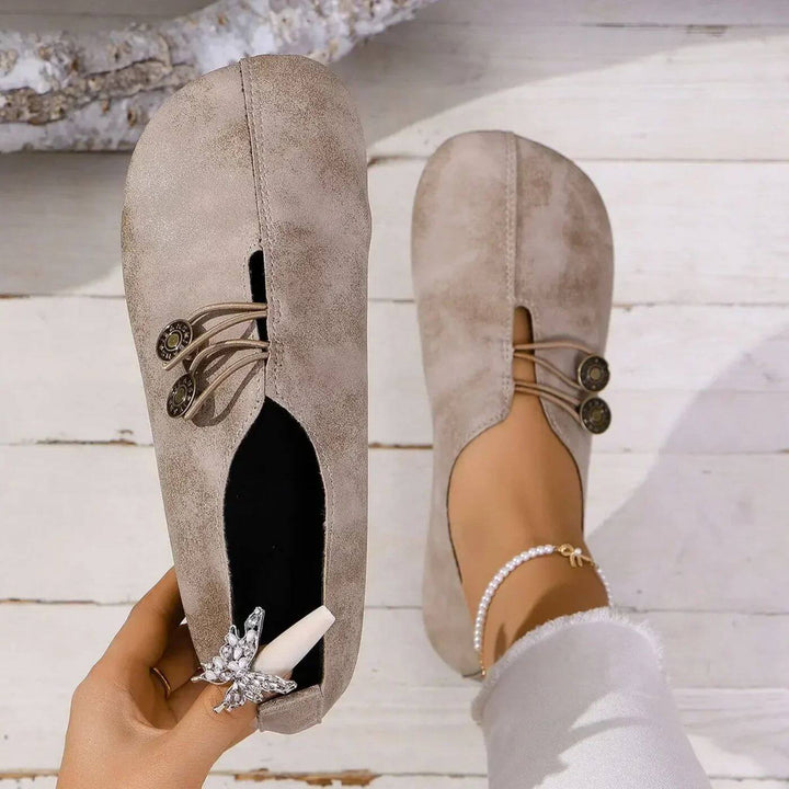 Chaussures orthopédiques pour femmes, design élastique, soutien et confort, tige respirante, couleur neutre élégante.