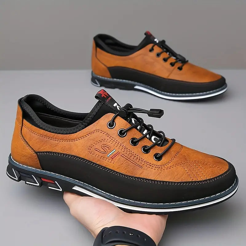 "Chaussures Oxford homme caramel, design moderne, bout rond, lacets. Élégantes et confortables pour occasions formelles."